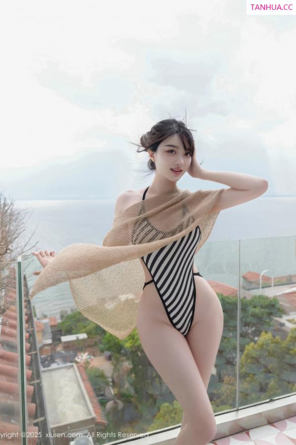 白露小猪  [XiuRen]高清写真图 2025.08.27 No.10698 白露lulu 黑白色比基尼第11张图片
